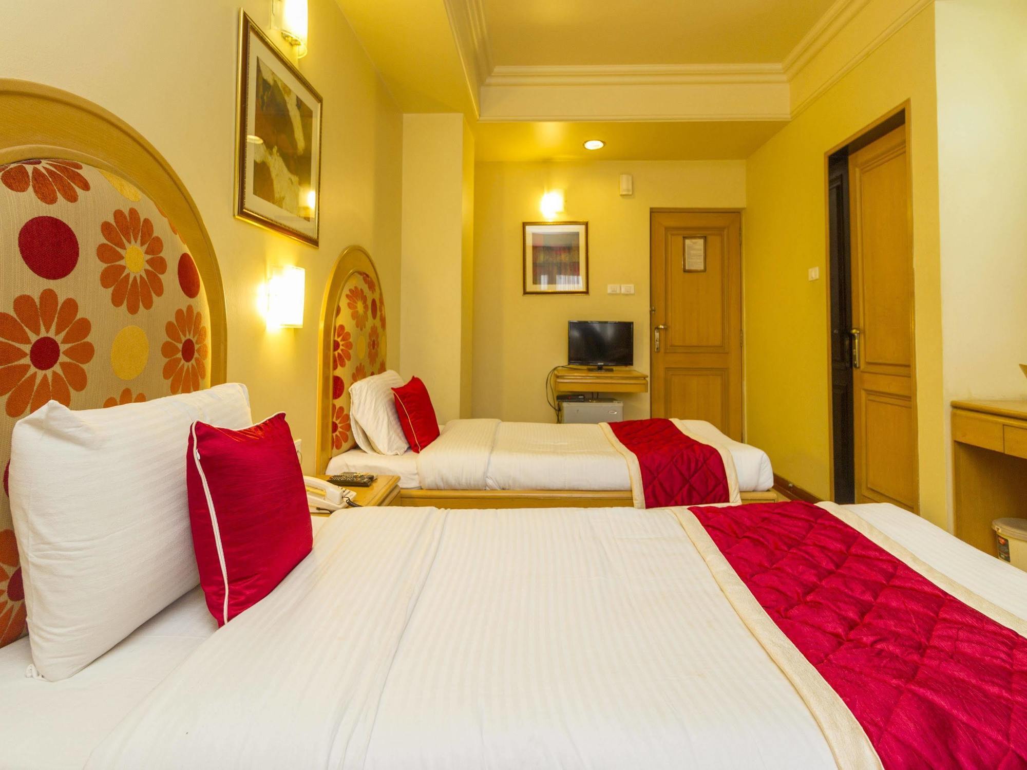 Capital O 333 Hotel Crystal Homes Bangalore Exterior foto